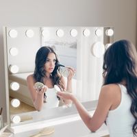 Espejo de Maquillaje Estilo con Bombillas LED Regulables y 3 Modos de Iluminacíon Espejo de Maquillaje Estilo con Bombillas LED Regulables y 3 Modos de Iluminacíon